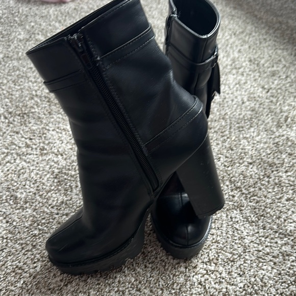 Utility heeled ankle booties - Picture 4 of 6